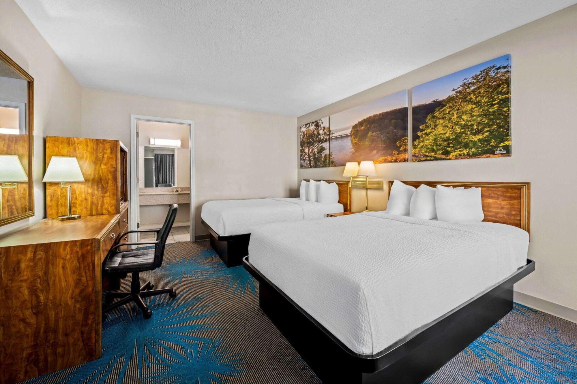Days Inn By Wyndham Dubuque Εξωτερικό φωτογραφία