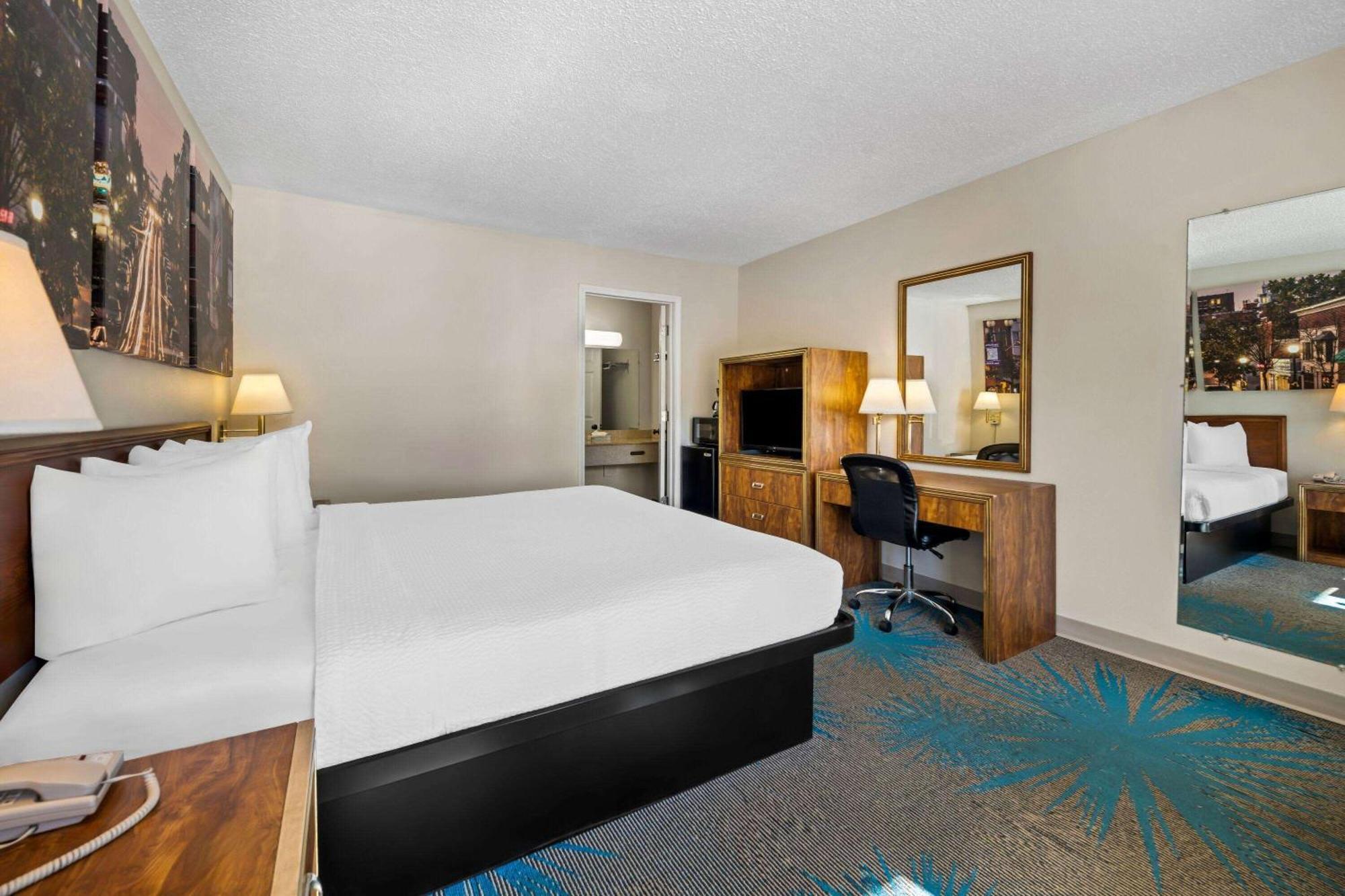 Days Inn By Wyndham Dubuque Εξωτερικό φωτογραφία