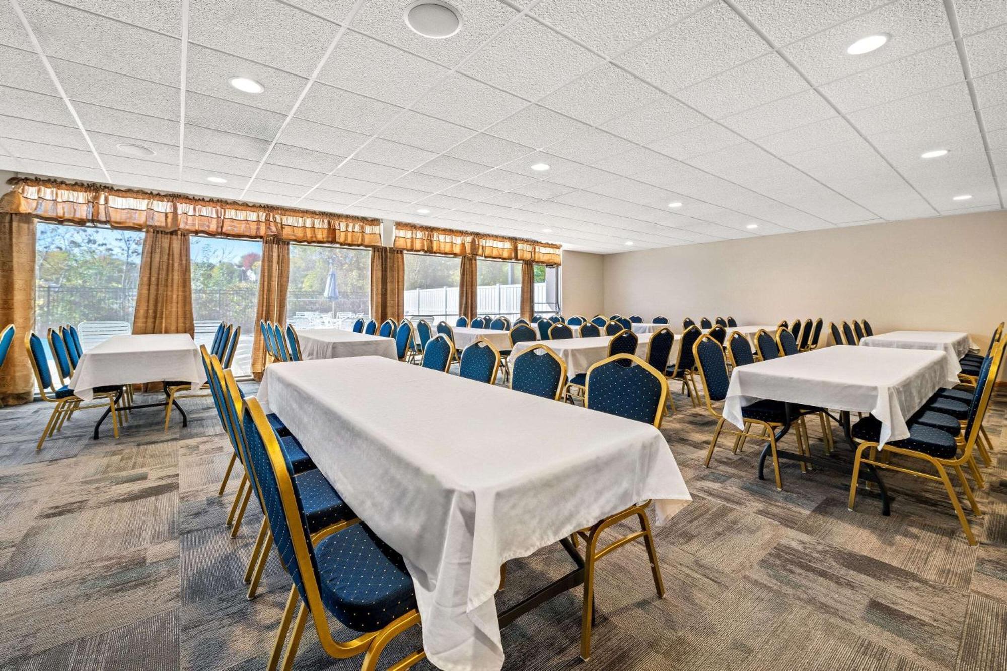 Days Inn By Wyndham Dubuque Εξωτερικό φωτογραφία