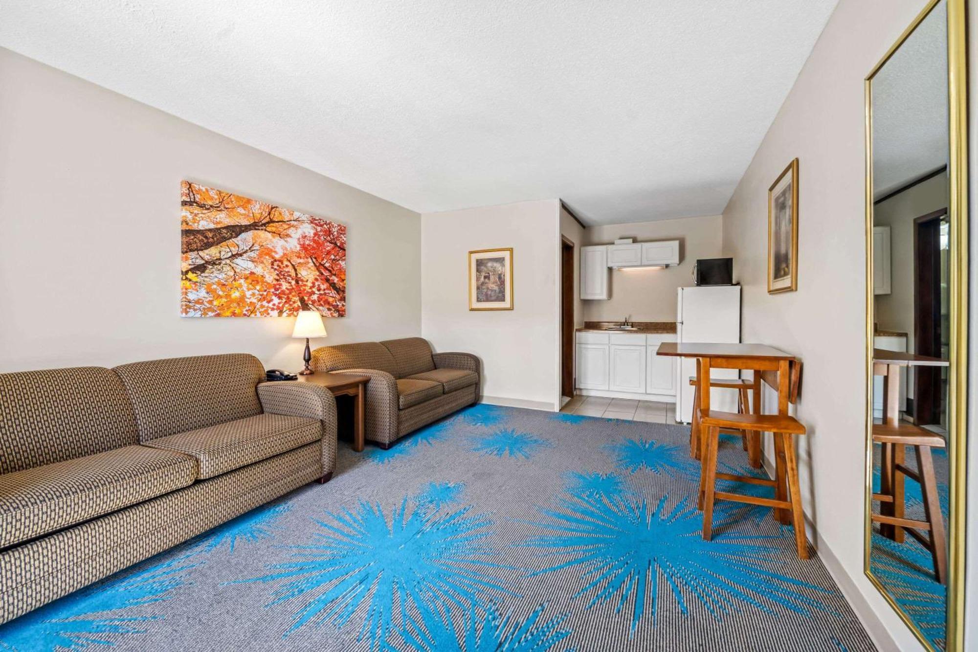 Days Inn By Wyndham Dubuque Εξωτερικό φωτογραφία